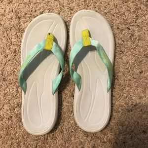 Columbia Flip Flops
